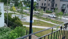 Laval 地铁旁大四半
