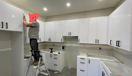 厨房橱柜。地板门窗。家具翻新。户外小屋。经验丰富。
