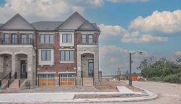 悟空REMAX双省地产【安省】Oakville4房精装联排出租，交通便利，近医院，高速和学校！