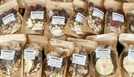 新斯科舍省滑铁卢回国行李旧衣服集运1.99刀/磅最低价起一公斤顺丰到位  空5.6/磅 3天到中国 包清关 运输安全顺丰线路 包免费上门取件 送顺丰到位全球上网卡 192个国家免费上网 转机不用愁  门到门 加拿大旧衣服回国行李5.6/磅  空运顺丰直飞中国包清关  物品安全关  物品安全