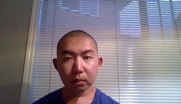 本人，歪瓜裂枣男，29岁，像中年油腻大叔，一辈子没谈过恋爱，我只想找个美女女朋友，我小时候，也就是10岁时，稍微好一点。