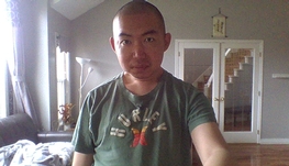 本人，男，29岁，从未谈过恋爱，我非常想找个非常漂亮的女朋友，本人小时候还可以，但现在像歪瓜裂枣的中年大叔