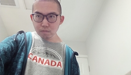 我没谈过恋爱，超级难看，我想找个非常非常漂亮的女朋友，我爸爸年轻时还不错，在人民大学，我超级土气。
