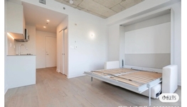 地铁对面，全新studio,大阳