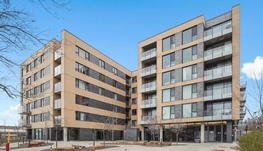 东区近市中心四个半豪华公寓招长租，6月底起可入住
