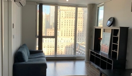 位于Drummond街上，Ste