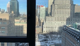 位于Drummond街上，Ste