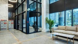 步行5分钟至绿线地铁 Angrignon 终点站，Areve 二期超大两卧公寓出租！