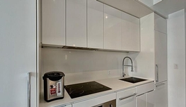 蒙特利尔市中心豪华公寓5月短租一月1500 包家具家电水电暖网