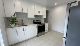 Côte-Vertu地铁步行1分钟三卧公寓出租