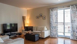 ★徐记房产★南岸Brossard L区双层3卧室公寓：靠近REM与Dix30，带2个停车位与公共泳池