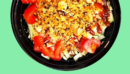 南岸寿司poke店，诚聘专职或兼职收银员，期待您的加入，咨询电话：5145500918周女士