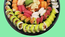 南岸寿司poke店，诚聘专职或兼职收银员，期待您的加入，咨询电话：5145500918周女士