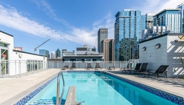 市中心精品公寓，拎包入住，尽享便捷生活！