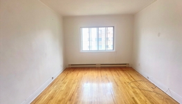 Ville Saint Laurent区三房一厅一卫出租